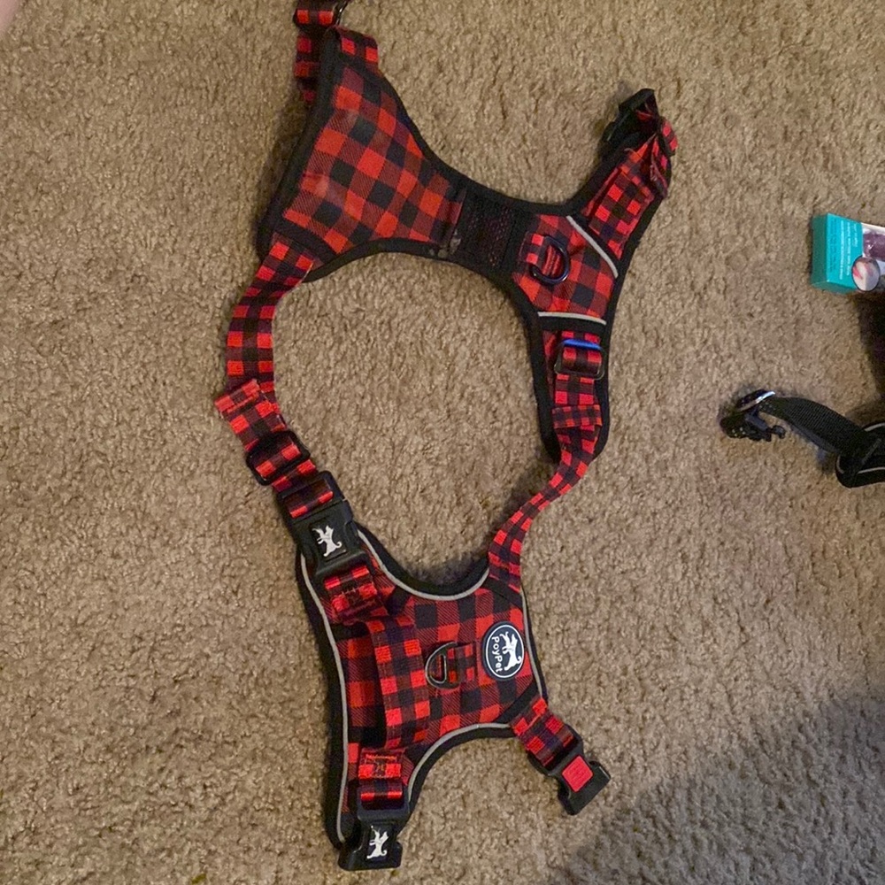 Medium dog harness (fit my 30 pound puppy)